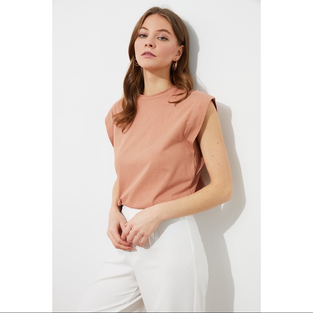 Looks Padded Shoulder Muscle Cotton Tan TShirt